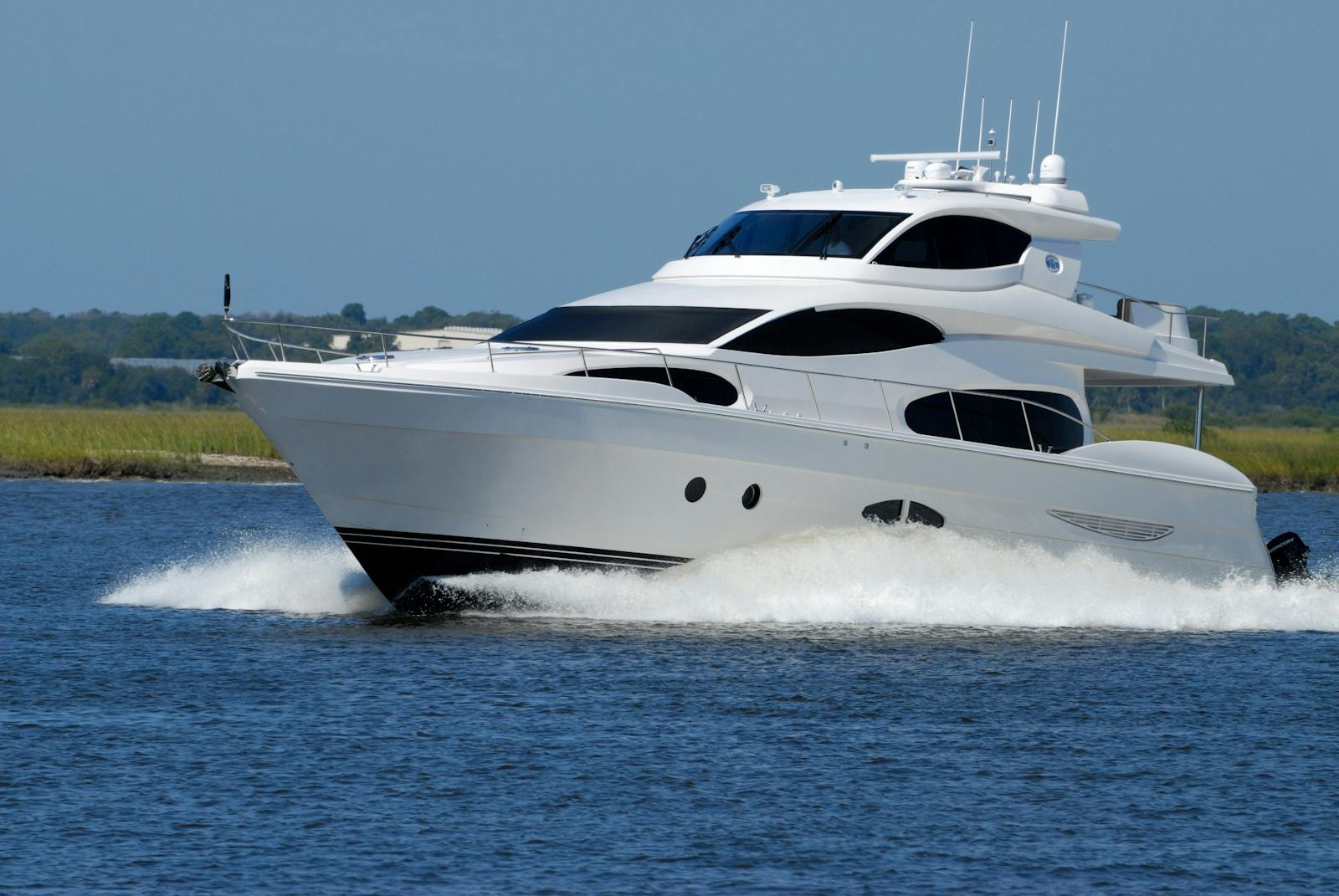 Charter a Yacht: The Complete Guide to Making the Right Choice