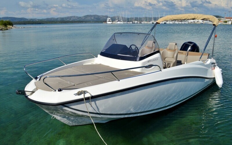 Quicksilver 605 Sundeck