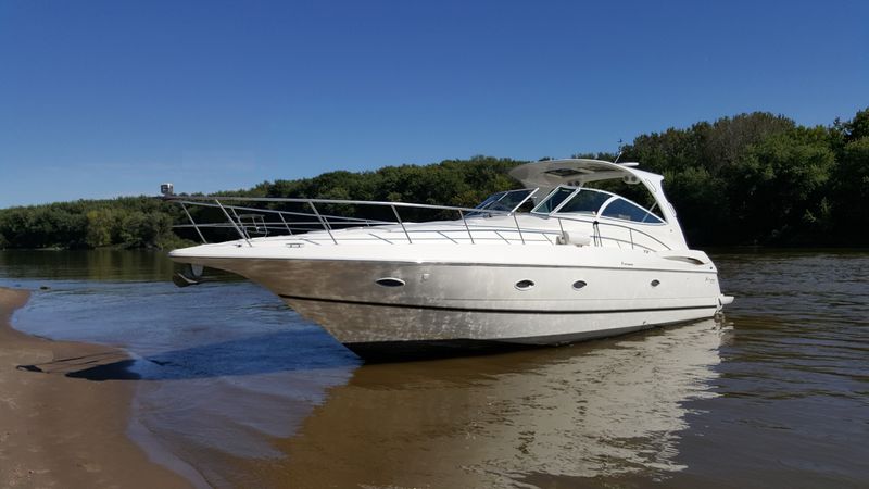 Cruisers Yachts 4370