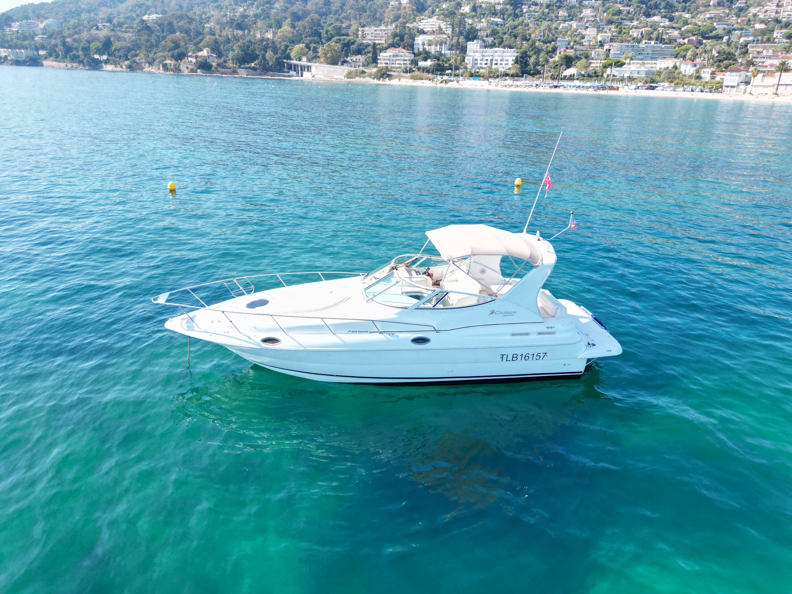 Cruisers Yachts 3075