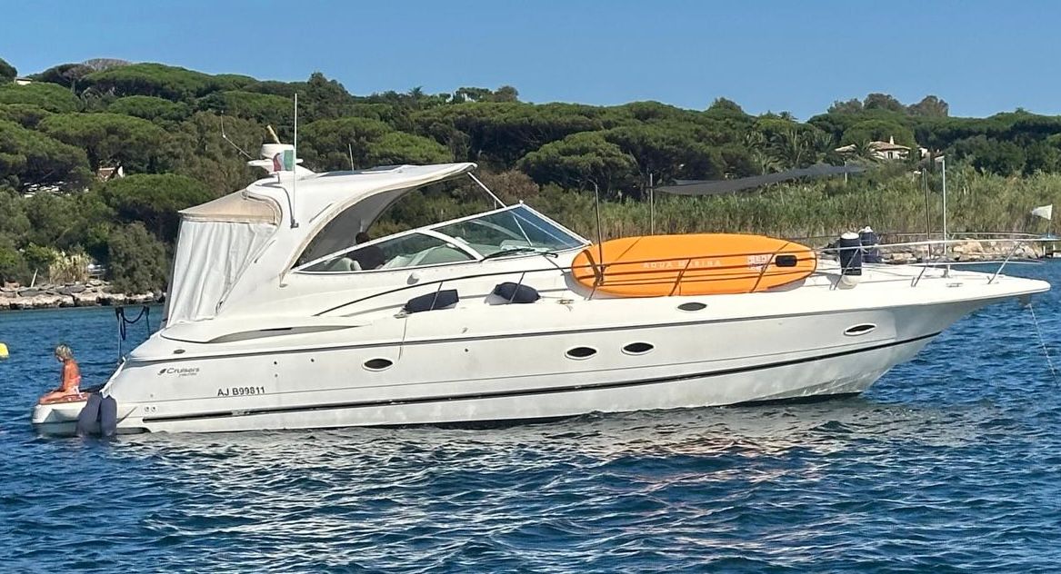 Cruisers Yachts 4370